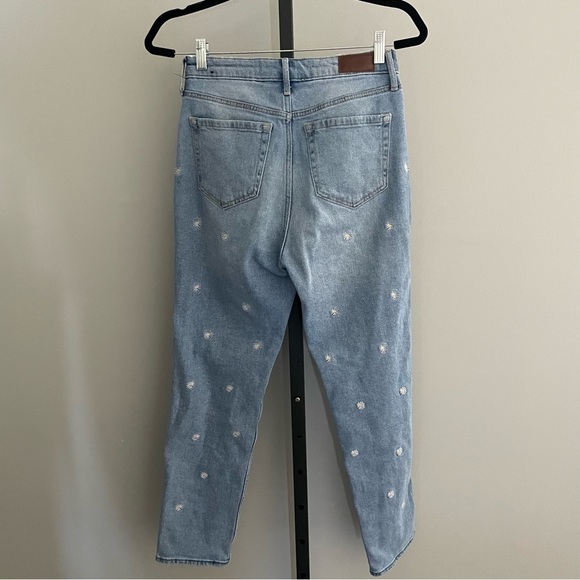 Hollister Ultra High Rise Mom Jean Blue Tapered Flower Embroidered Size 26 - Picture 2 of 4